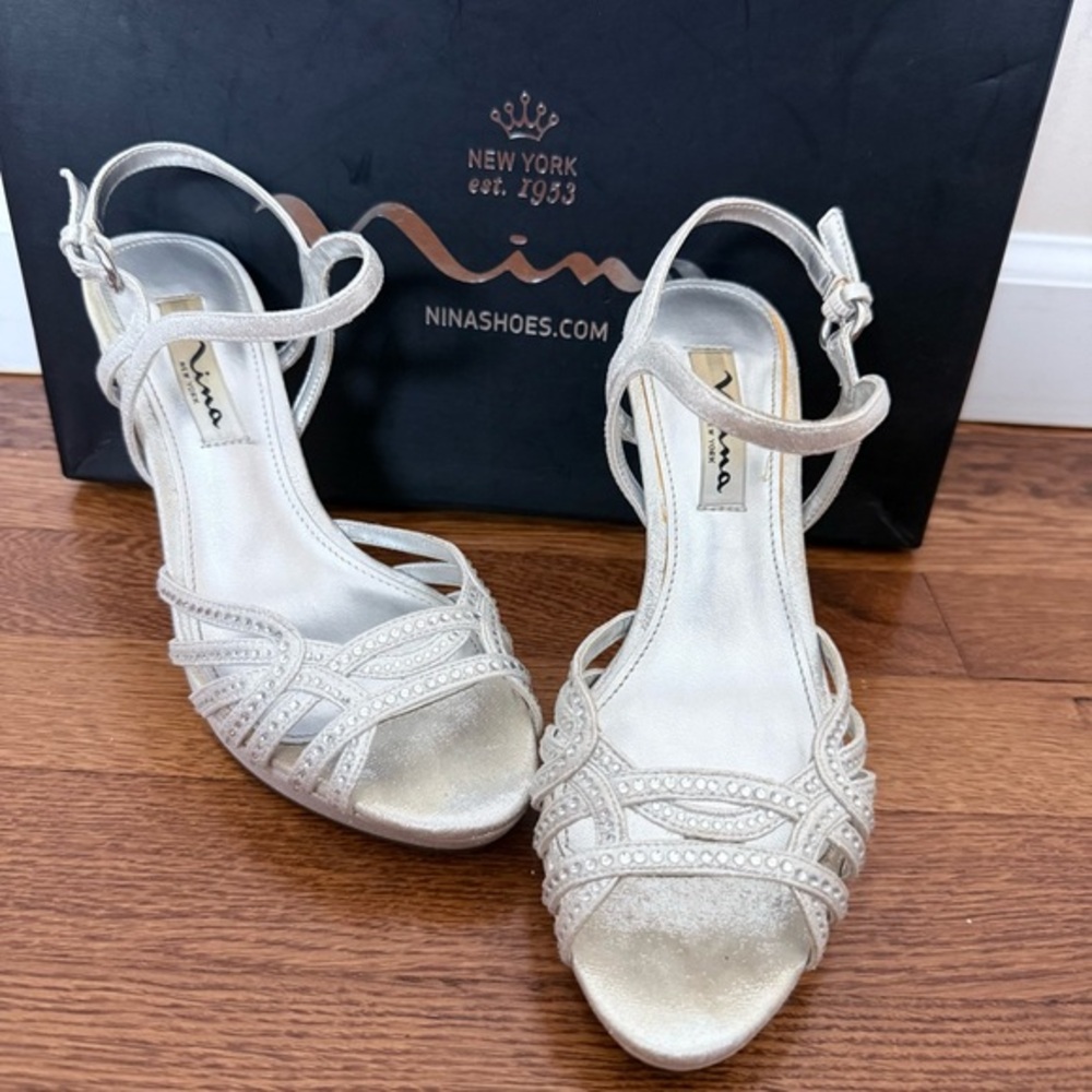 Nina Women's Flirty-Fly Silver Reflect Heels size 6